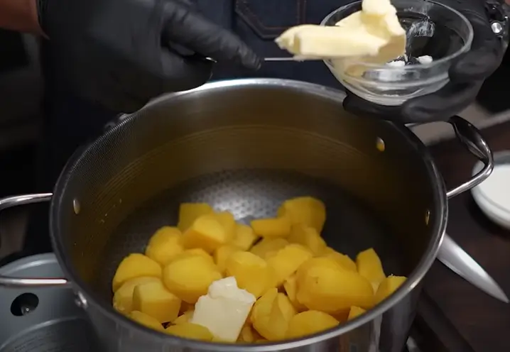 Creamy mashed potatoes with gravy
